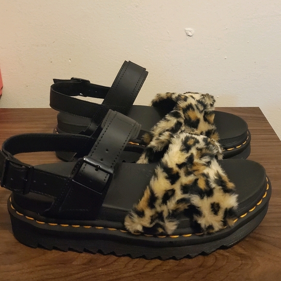 Dr.Martens Voss II Fluffy Leopard print Sandals - Picture 5 of 6